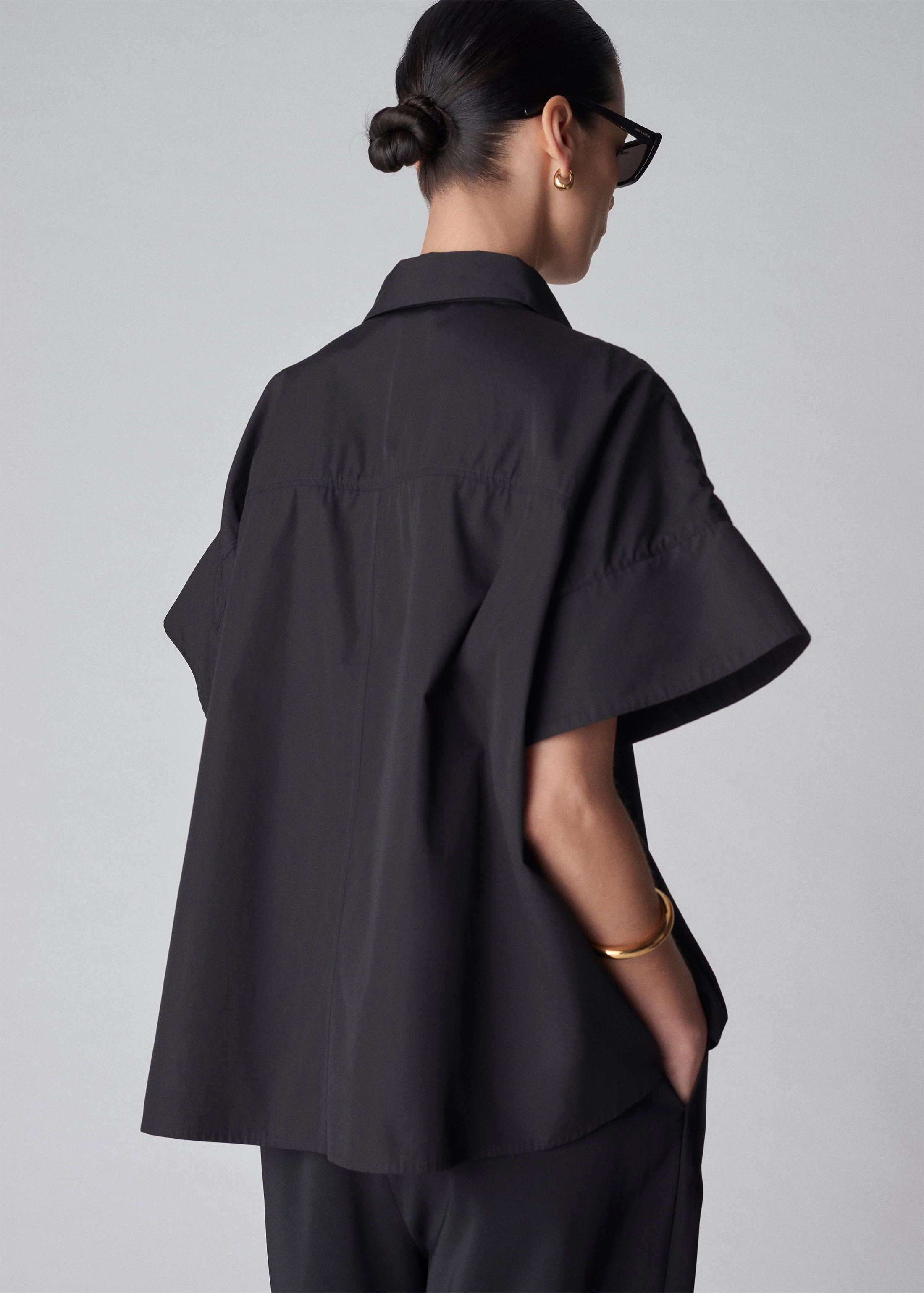 Boxy Short Sleeve Shirt in Cotton Poplin - Black