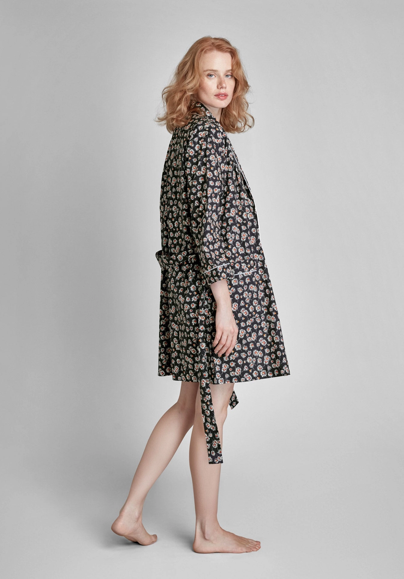 Isa Short Robe in Daisy Print