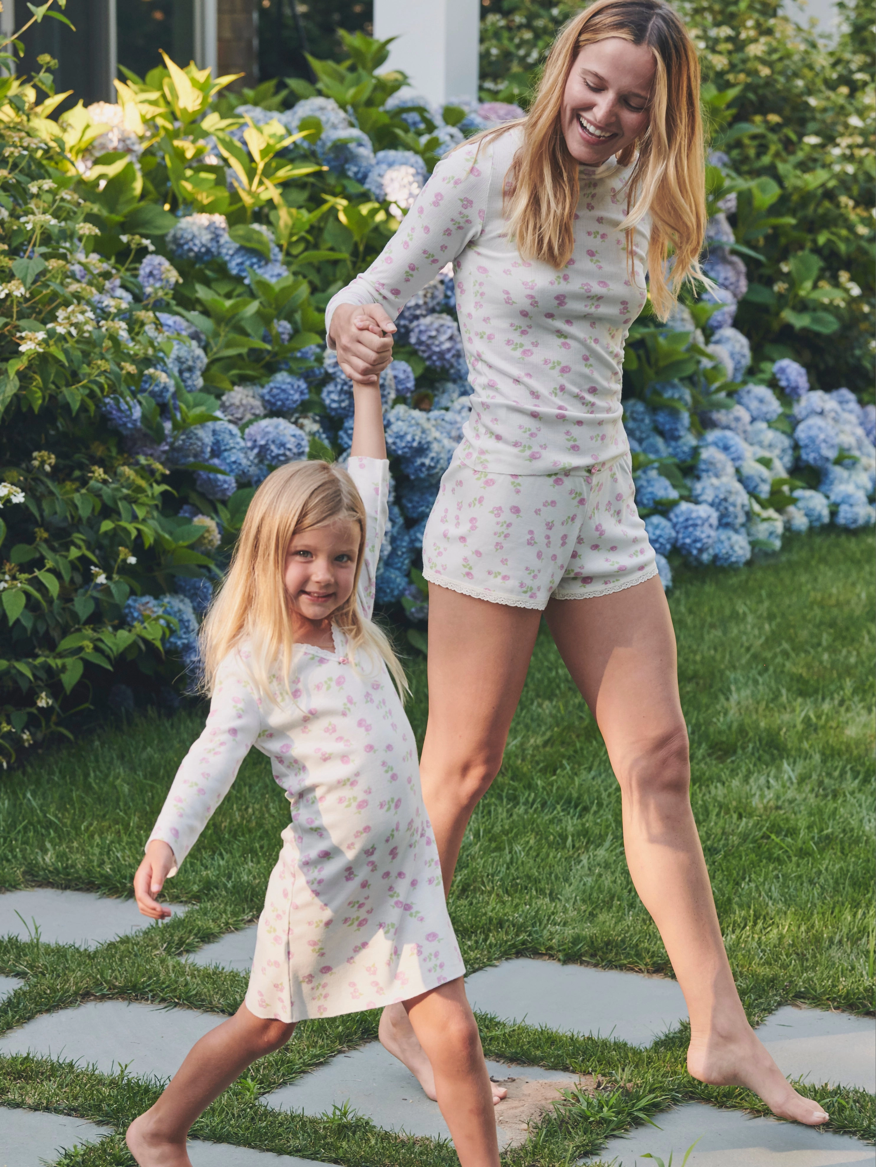 KIDS PRINTS LOOKBOOK