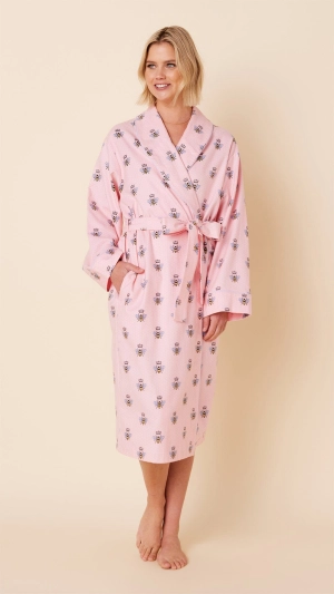 Queen Bee Shawl Collar Flannel Robe - Pink