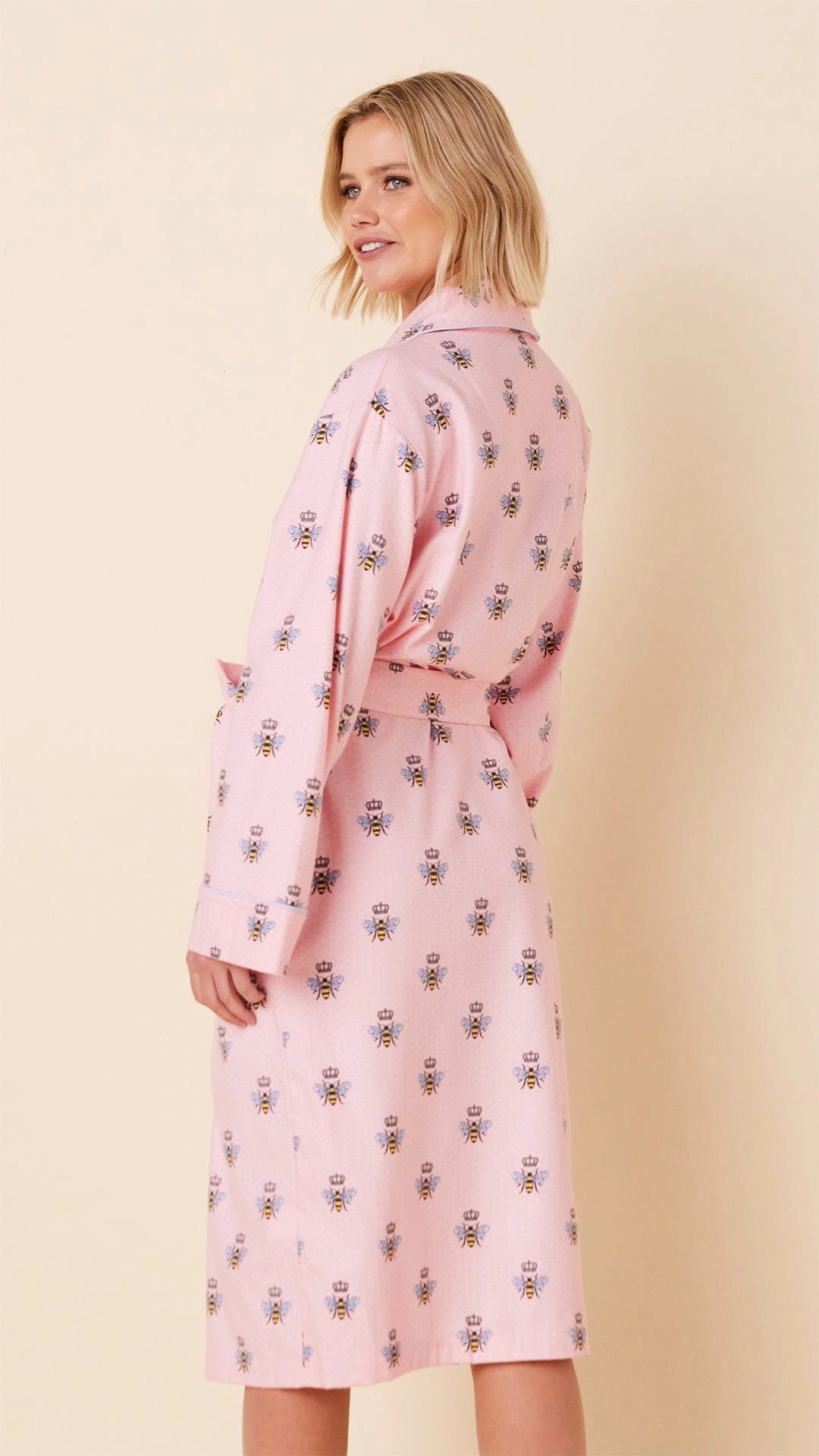 Queen Bee Shawl Collar Flannel Robe - Pink