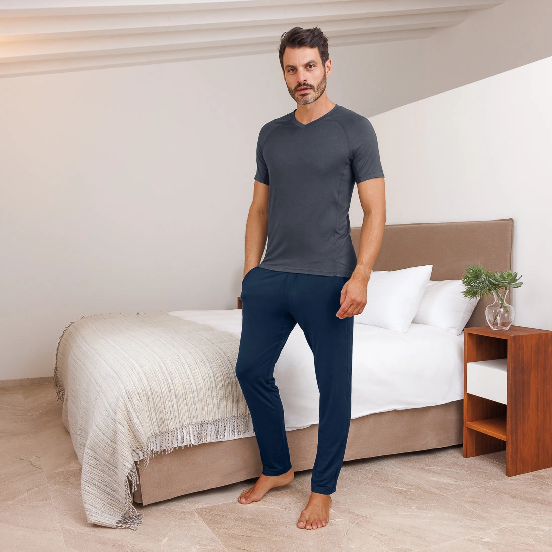 T-shirt v-neck — NATTWELL™