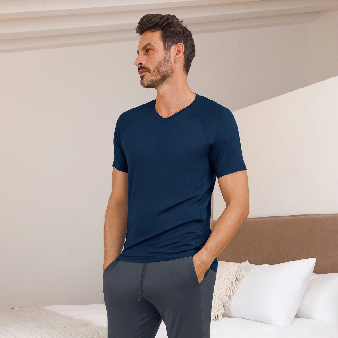 T-shirt v-neck — NATTWELL™