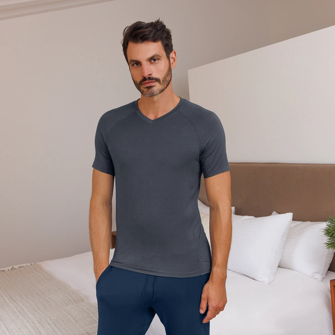 T-shirt v-neck — NATTWELL™